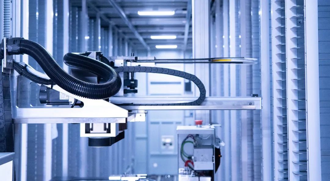 New generation of double robotic arm system