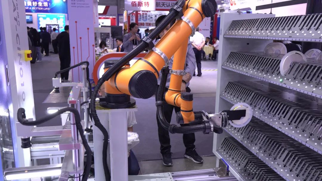 Six axis pendulum robot